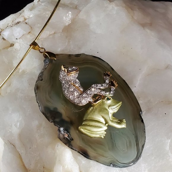 GG Unique Jewelry Jewelry - Necklace Agate Pendant Gold-plated Frog Top